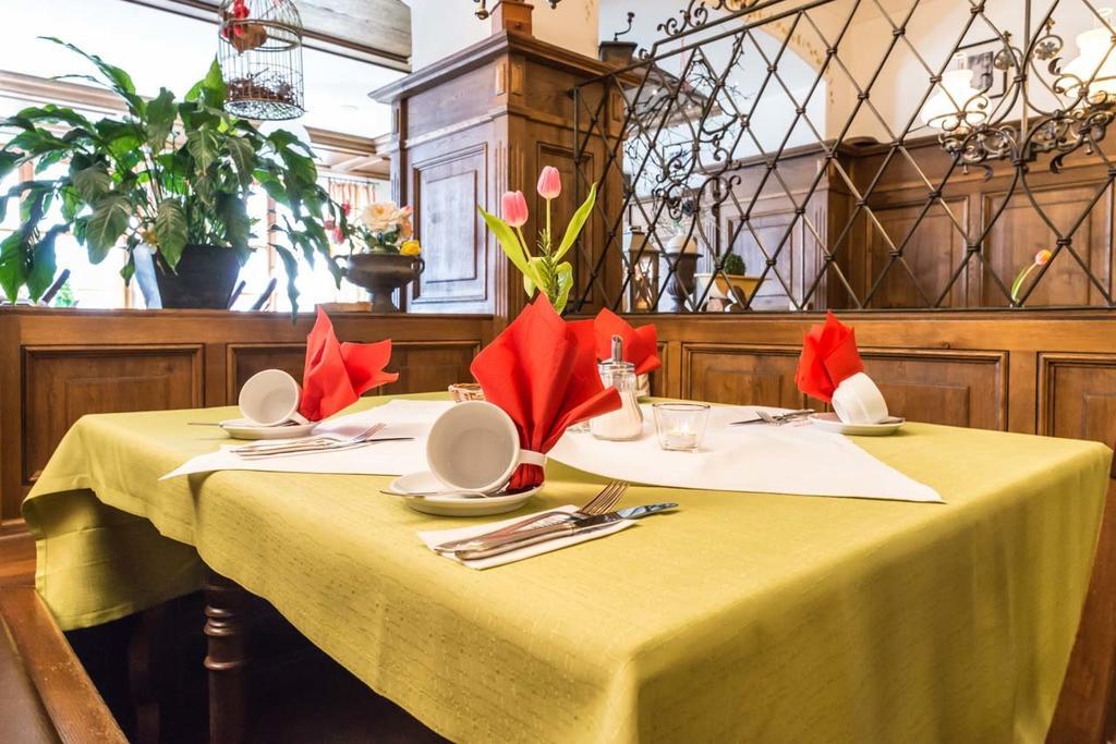 Metzgerei Gasthof Oberhauser - Hotel Zur Post Egling Exteriör bild