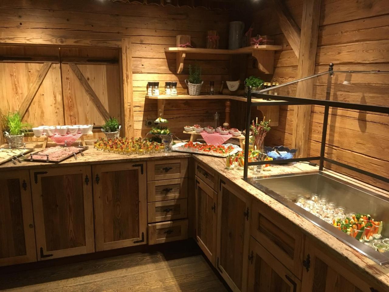 Metzgerei Gasthof Oberhauser - Hotel Zur Post Egling Exteriör bild